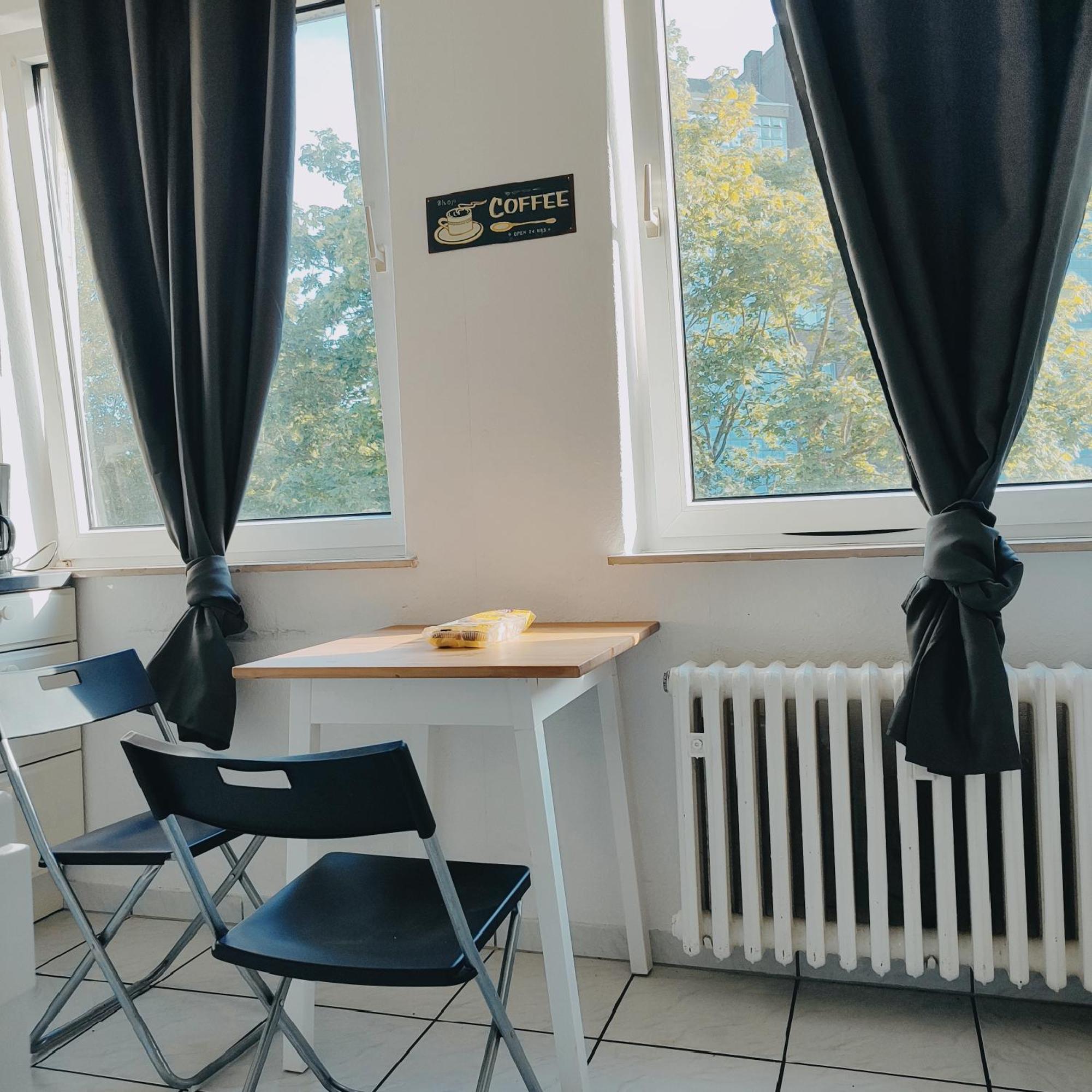 Ferienwohnung Monteurwohnung Messewohnung Duisburg Sued Grenze Duesseldorf 6 Personen Camera foto